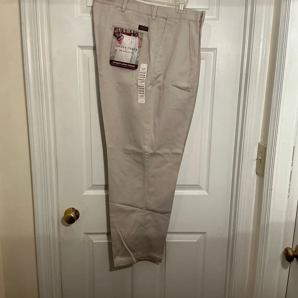 NWT Timber Creek by Wrangler Khaki Pants Mens 40x29 Wrinkle Resist - Picture 1 of 3